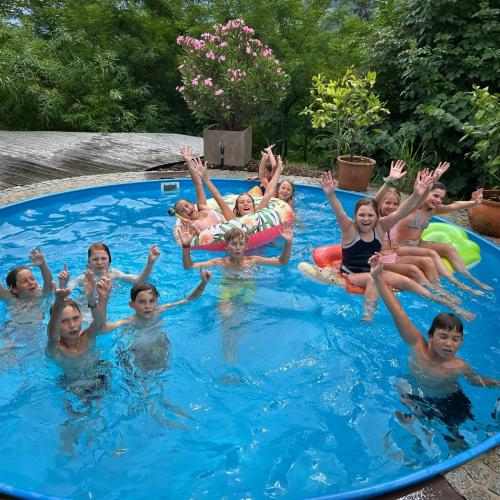 Wasserspaß und Pizza-Party