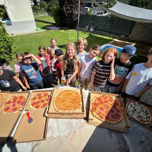 Wasserspaß und Pizza-Party
